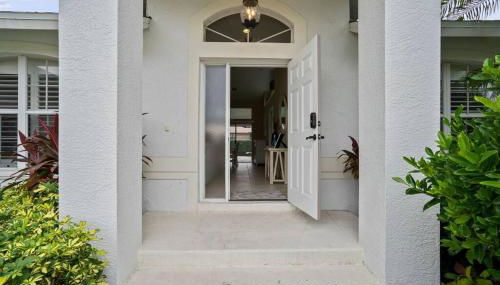 5* 3 BR 3 BA Home 4 min walk to beach & JW Marriott w/heated pool - Foto 2