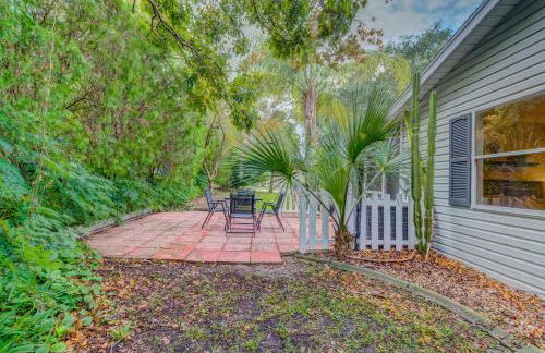 Peaceful Lady Lake Home with Screened-In Porch! - Foto 25