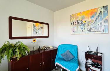 Quarto com ar condicionado em apt compartilhado e estacionamento grátis - Foto 3