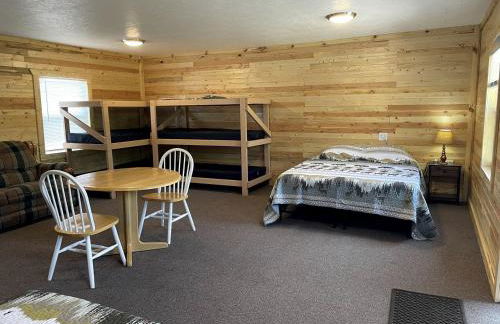 Wonderful Cabin that Sleeps 12 near the Cedar River in Letts, Iowa - Foto 7
