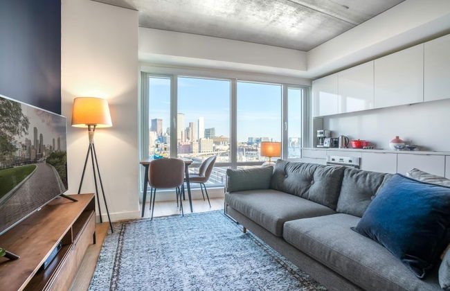 Luxurious Studio in the Seaport District - Photo 9