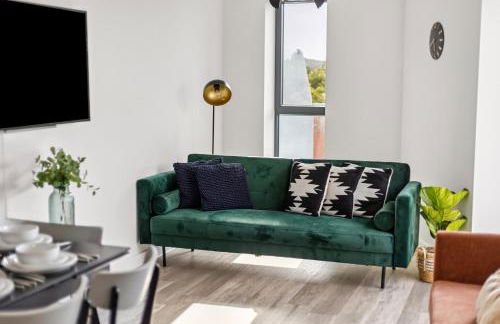 Luxury 3BR Apt Sleeps 10, Wembley & Park Views - Photo 13