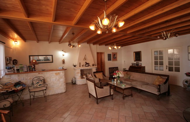 Hara Studios and Apartments - Photo 1