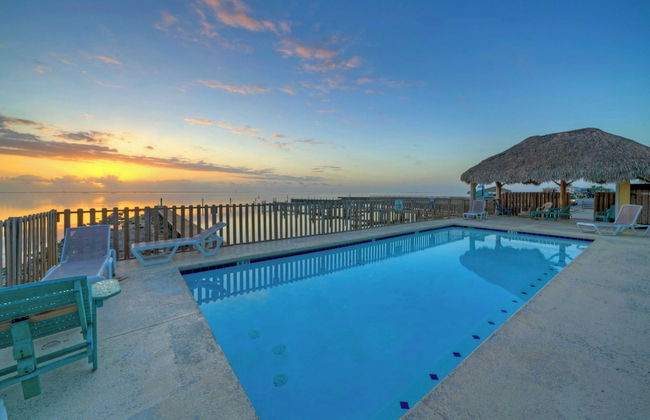 Group Getaway w/ Pool, Boat Dock 2 Homes Laguna Village Retreat by Avantstay - Foto 75