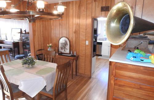 Miners Choice 3 Bedroom on Main St Bonus Rooms Sleeps up to 9 TV WIFI Piano - Foto 25