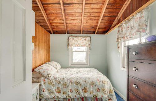 Rockport Cottage with Patio - Steps to Beach! - Foto 16