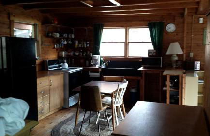 Rustic Camping Cabin with Fireplace in Private Woods near Bangor, Maine - Foto 3