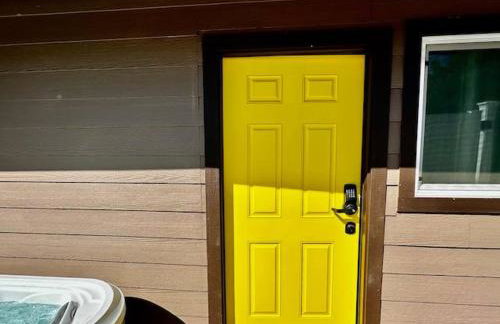 Creature Comforts Suite-Private Hot Tub-Sleeps 2 - Foto 7