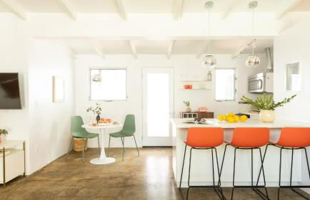 2 Rooms Sleeps 8 Retro Hotel w Pool Wesley King Studio Buyout by AvantStay - Foto 9