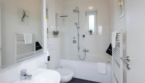 OLIVE Apartments - 2x Kingsize Betten - sehr zentral - Foto 5, towels, Shower