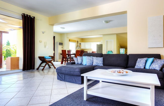 Spacious Villa with Private Pool & Outside Bar near Sea in Sisi - Foto 10