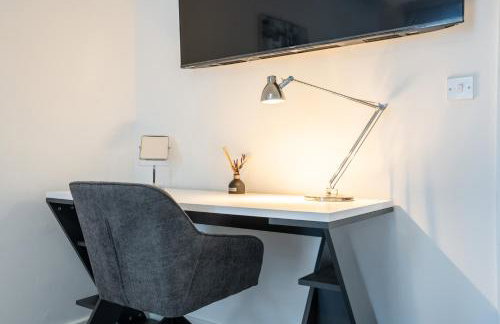 Central Wembley Stadium Luxe Stay with Pool Table - Foto 34