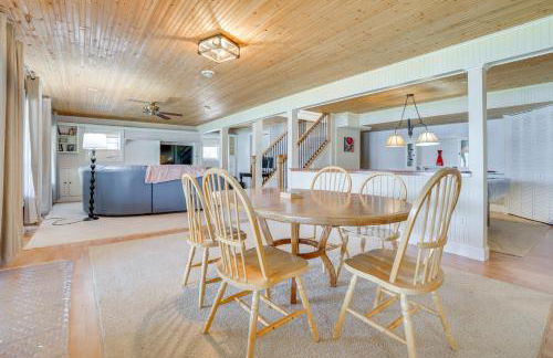 Spacious Lakefront New Auburn Home with Sunroom - Foto 20