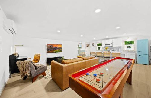 The Gatsby Carriage House Luxe Stay w Game Room - Foto 3