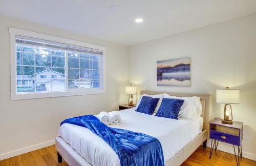 Modern Kirkland Home with Sauna and Outdoor Fireplace - Foto 19