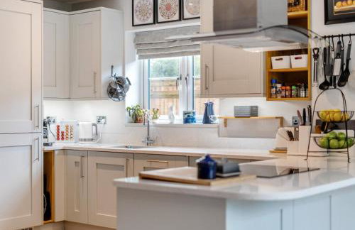 Spacious Family Oasis Explore with Ease - Pass the Keys - Photo 13