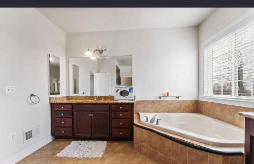 Spacious 5BR Home in Alexandria 5 Beds 5 Baths - Foto 3