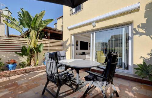 Luxury modern beachfront 3 bed gated community townhouse with pool, sun terrace, sea views close to all amenities - Photo 10