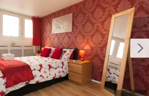 "Snooze Central" - City Centre Apartments above Victoria Centre Shopping Centre with full Kitchen in Milton Street - up to 4 Beds - most Central Location next to the Hilton Hotel - Outdoor Parking for Cars or Vans five pounds a day - Sunday 1pm Check-Out - Photo 79