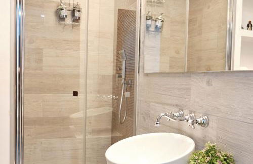 Lujoso y amplio piso con 5 habitaciones - Photo 42