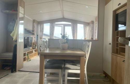 2 Bed-Sleeps 6 -Patio-Parking-Pet Friendly - Foto 4