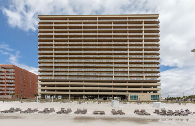 Crystal Shores West Condos by Hosteeva - Foto 1