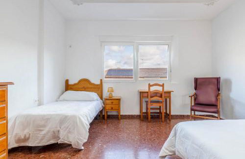 Amplia Casa Familiar con Calefacción, cerca de Sierra Nevada y Granada - Foto 40