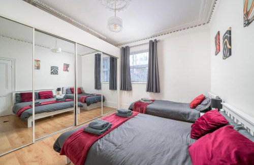 Modern 2Bed North London Flat by D3 Short Stay, Sleeps 6, Private Yard - Foto 8