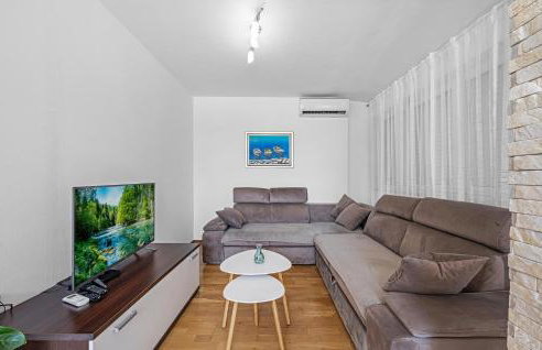 3 Bedroom Lovely Apartment In Sibenik - Photo 3