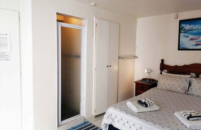 Boathouse Bed and Biscuit - Lower Deck - Photo 2