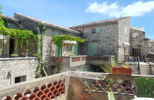 Maison accueillante à Orgnac-l'Aven avec piscine partagée - Foto 18