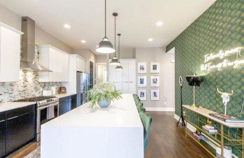 The Ultimate Double Rooftop Deck with Skyline Views - Foto 7