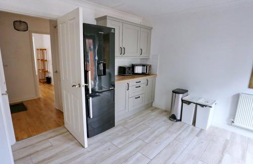 3Bed Manchester Home · Parking · Near AO Arena - Pass the Keys - Photo 18