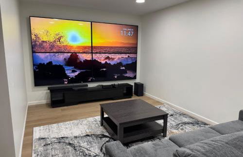 Large Luxury Home with Media Room and Game Room - 10 mins to Campus & Stadium - Foto 72