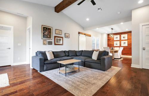 Getaway Near River Walk DT Yard BBQ Pet Games - Foto 7