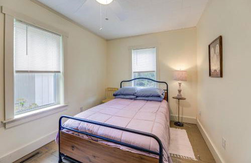 Peaceful Atlantic Cottage with Deck and Yard! - Foto 17