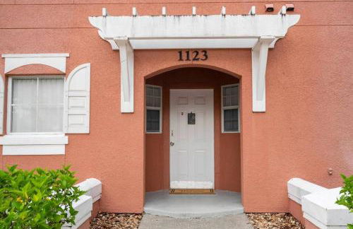 Cozy 3Bed Townhome 8 Miles from Disney 1123 - Foto 50