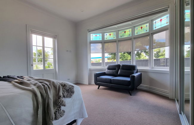 Cheerful 5 - Bedroom Home - Free Parking - Foto 15