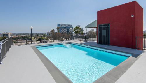 Chic Hollywood Retreat 2Bed Rooftop Pool with Iconic Views - Foto 5