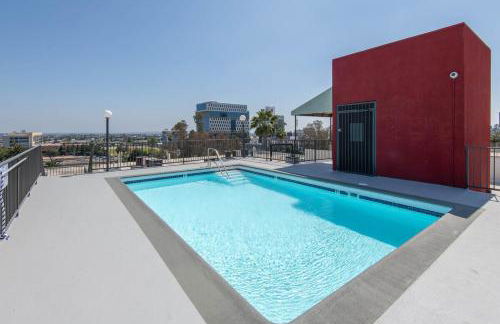 Chic Hollywood Retreat 2Bed Rooftop Pool with Iconic Views - Foto 5