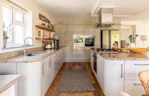 5 Bedroom Family Friendly Beach House - a skip to the water! - Foto 8