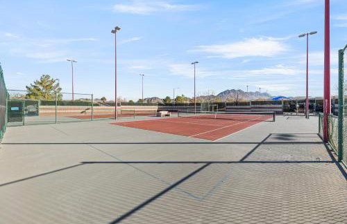 Spacious Desert Getaway! - Photo 59