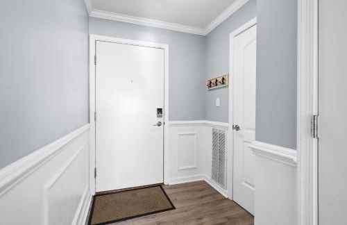 Oceanfront 2 Bedroom Modern Beach Condo w Pool - Foto 28