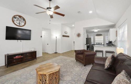 IAH Place: 4 bed, patio-sleeps 8+ - Foto 4