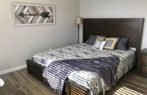 PRIVATE VIEW ON THE LAKE SIDE OF 95! Sleeps 16 - Foto 6