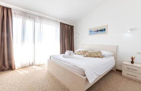 Gorgeous Home In Mravince With Sauna - Photo 39