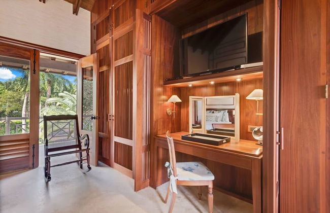 Magnificent Eight Bedroom Holiday Home - Photo 38