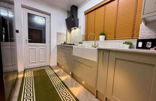 Modern 3 Bedroom Bungalow, EV Friendly, Parking Included - Foto 78