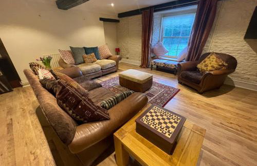 Large Historic Farmhouse in Rhondda Valley Perfect for Groups with Hot Tub - Foto 13