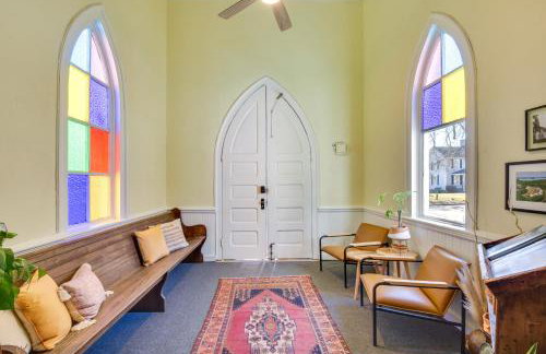 Newry Retreat in Converted Church with Shared Patio! - Foto 18